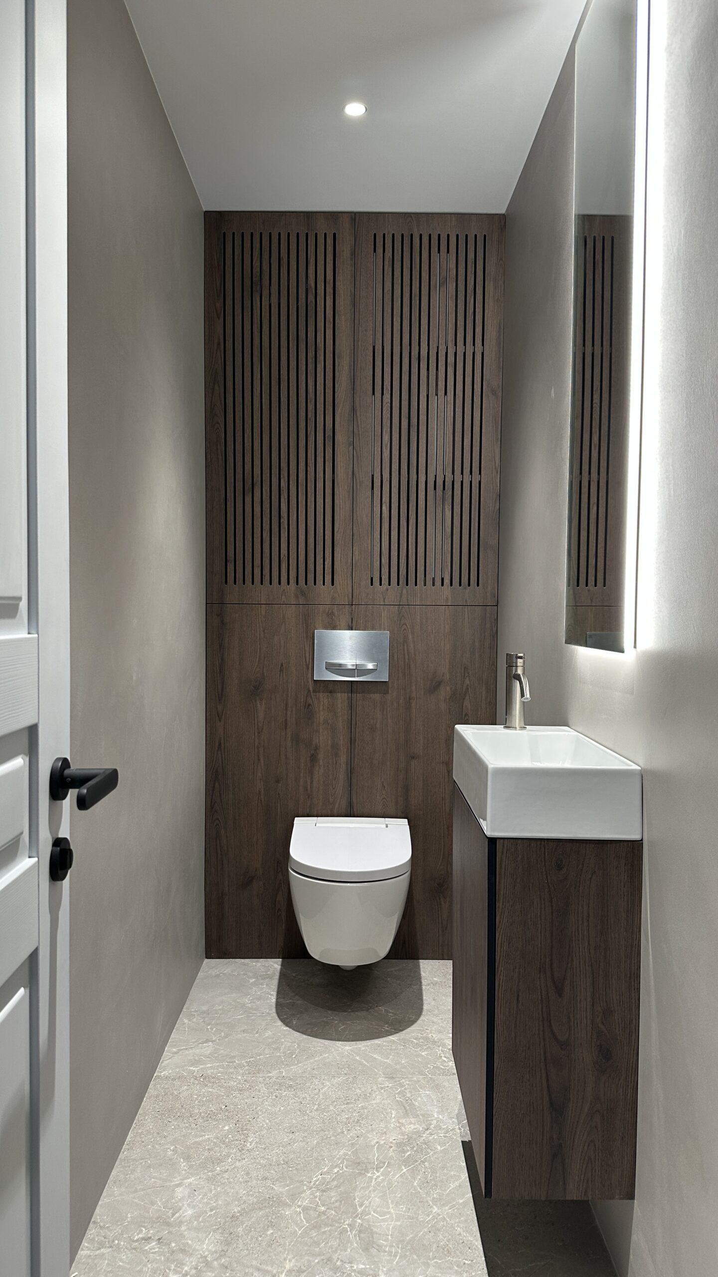 Меблі у ванну кімнату з компакт-плити