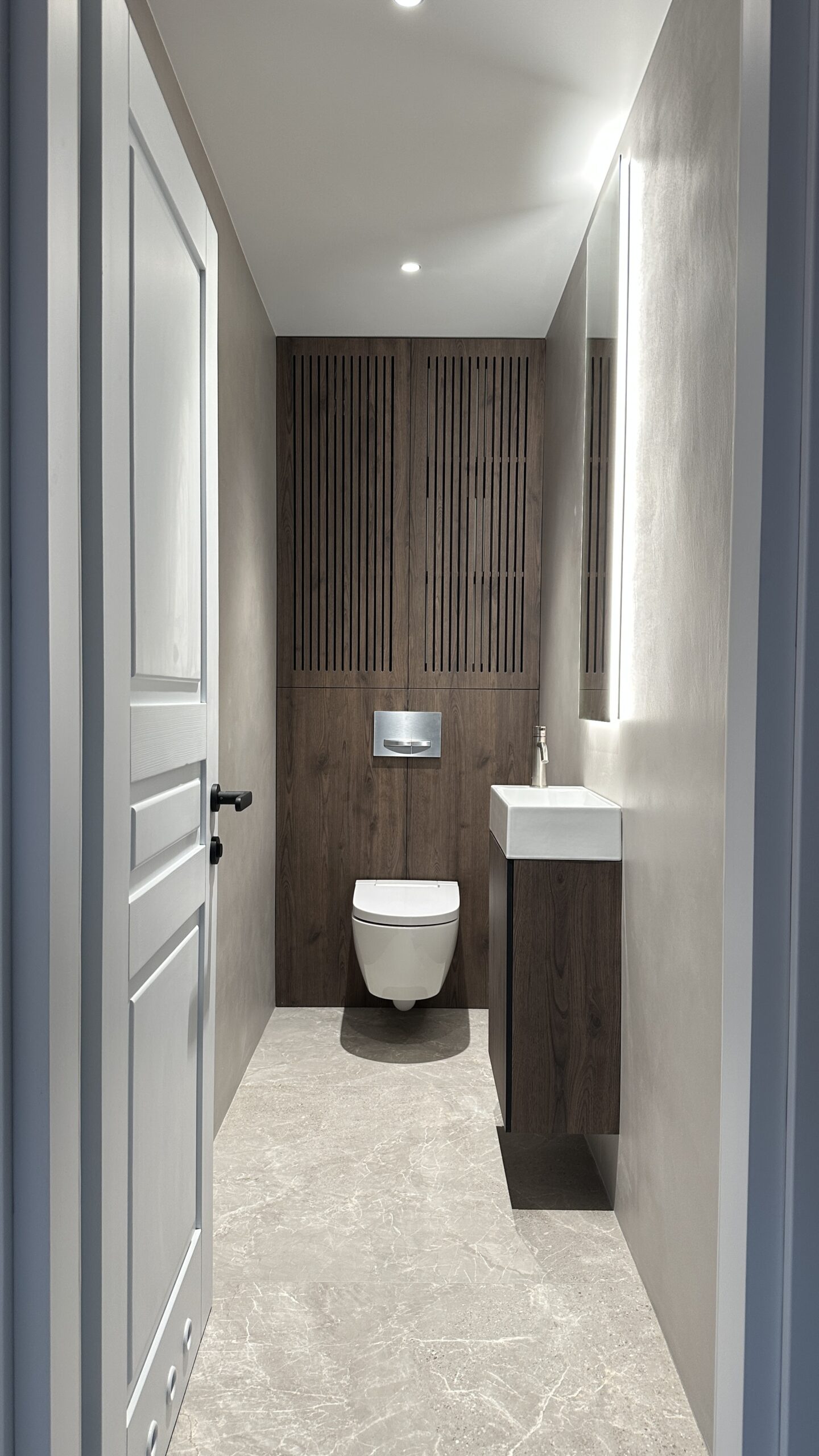 Меблі у ванну кімнату з компакт-плити